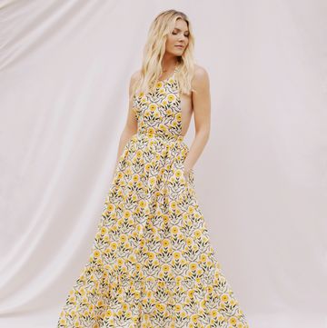 amanda kloots in a yellow floral dress