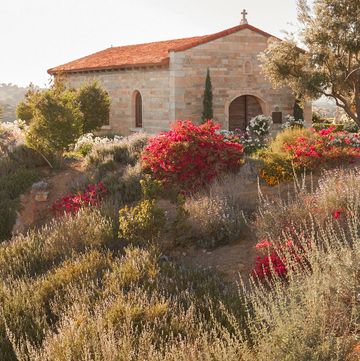guests at this wellness retreat, whose grounds are located among fields of grapevines and lavender in southern california, can partake in sound baths, a form of meditation that studies suggest can alleviate anxiety and depression