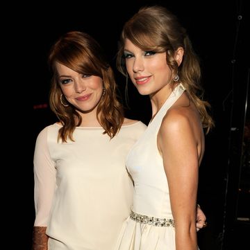 emma stone and taylor swift at the 2011 teen choice awards
