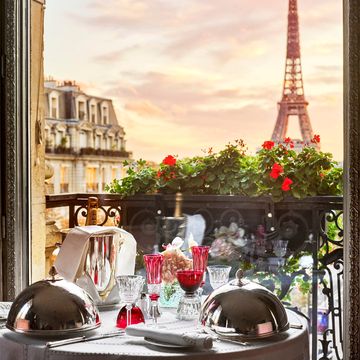 elle escapes paris
